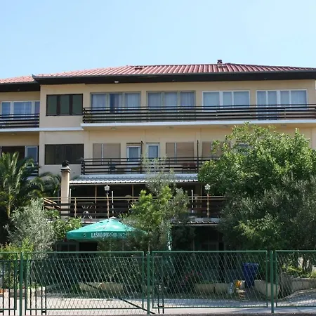 Maison d'hôtes Triple Starigrad 6637e Starigrad Paklenica