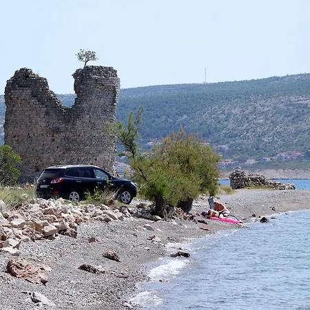 Triple Starigrad 6637e Affittacamere